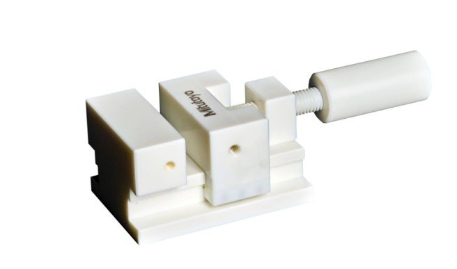 Mitutoyo 930-641 | Precision Vice | PET Plastic | Series 930 | Parallelism 0.02 mm or 100 mm | Clamping Width 30mm | Mass 350 g