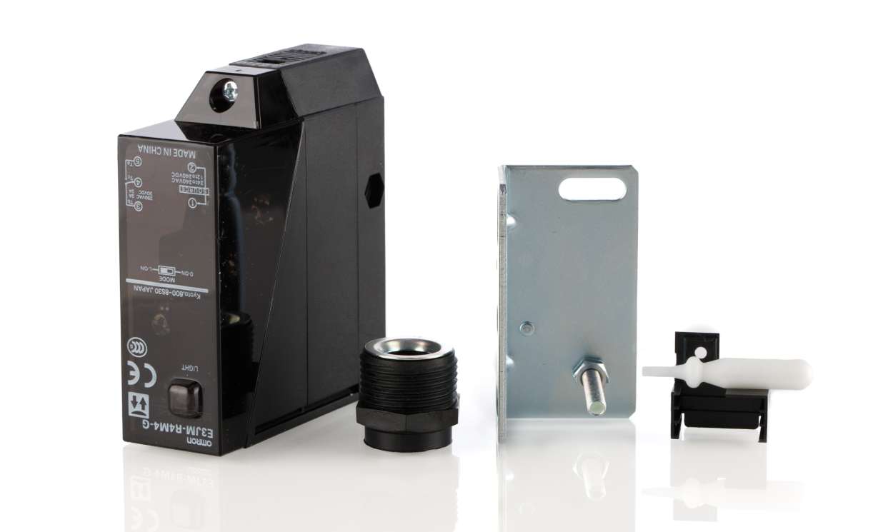 Omron E3JM-R4M4-G, Retroreflective Photoelectric Sensor, Block Sensor, 4 m Detection Range - generaltechuae
