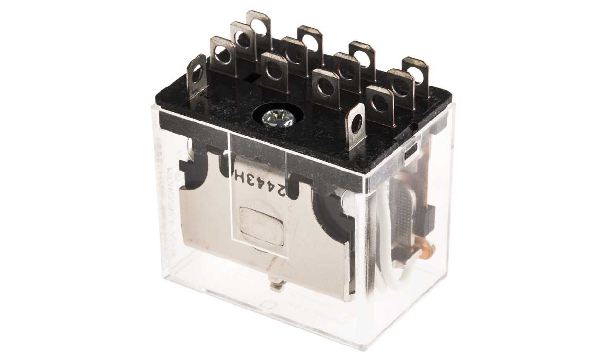 Omron LY4 230VAC, Plug In Power Relay, 230V ac Coil, 10A Switching Current, 4PDT