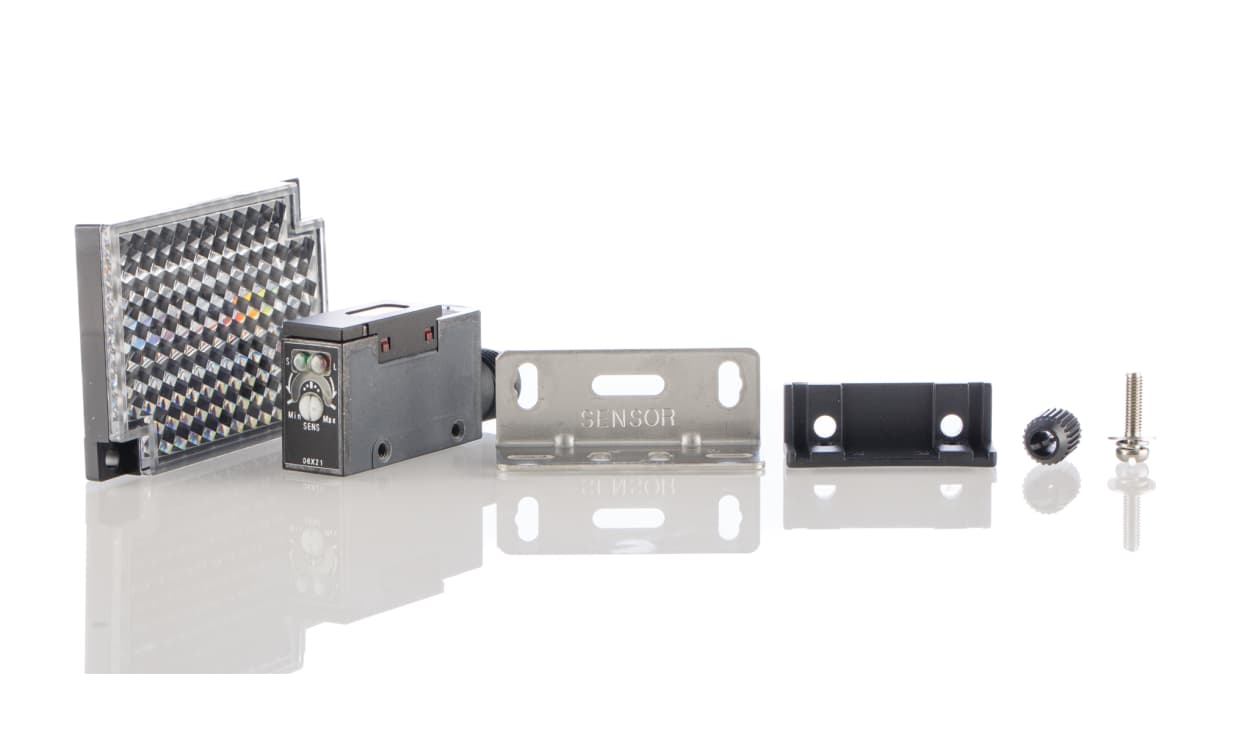 Omron E3S-AR86, Retroreflective Photoelectric Sensor, Block Sensor, 100 mm → 2 m Detection Range - generaltechuae