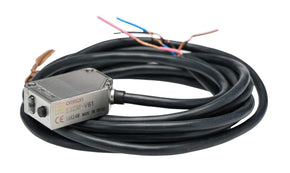 Omron E3ZM-V61 2M, Diffuse Photoelectric Sensor, Block Sensor, 12 mm Detection Range