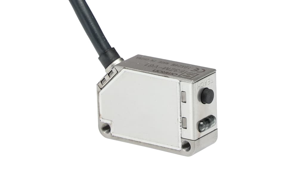 Omron E3ZM-V61 2M, Diffuse Photoelectric Sensor, Block Sensor, 12 mm Detection Range