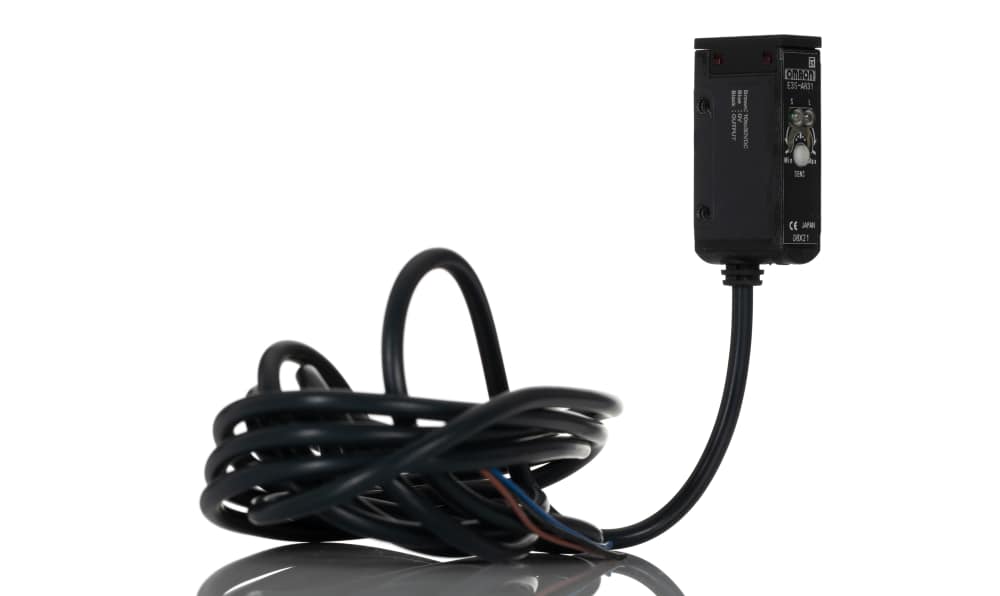 Omron E3S-AR31, Retroreflective Photoelectric Sensor, Block Sensor, 100 mm → 2 m Detection Range