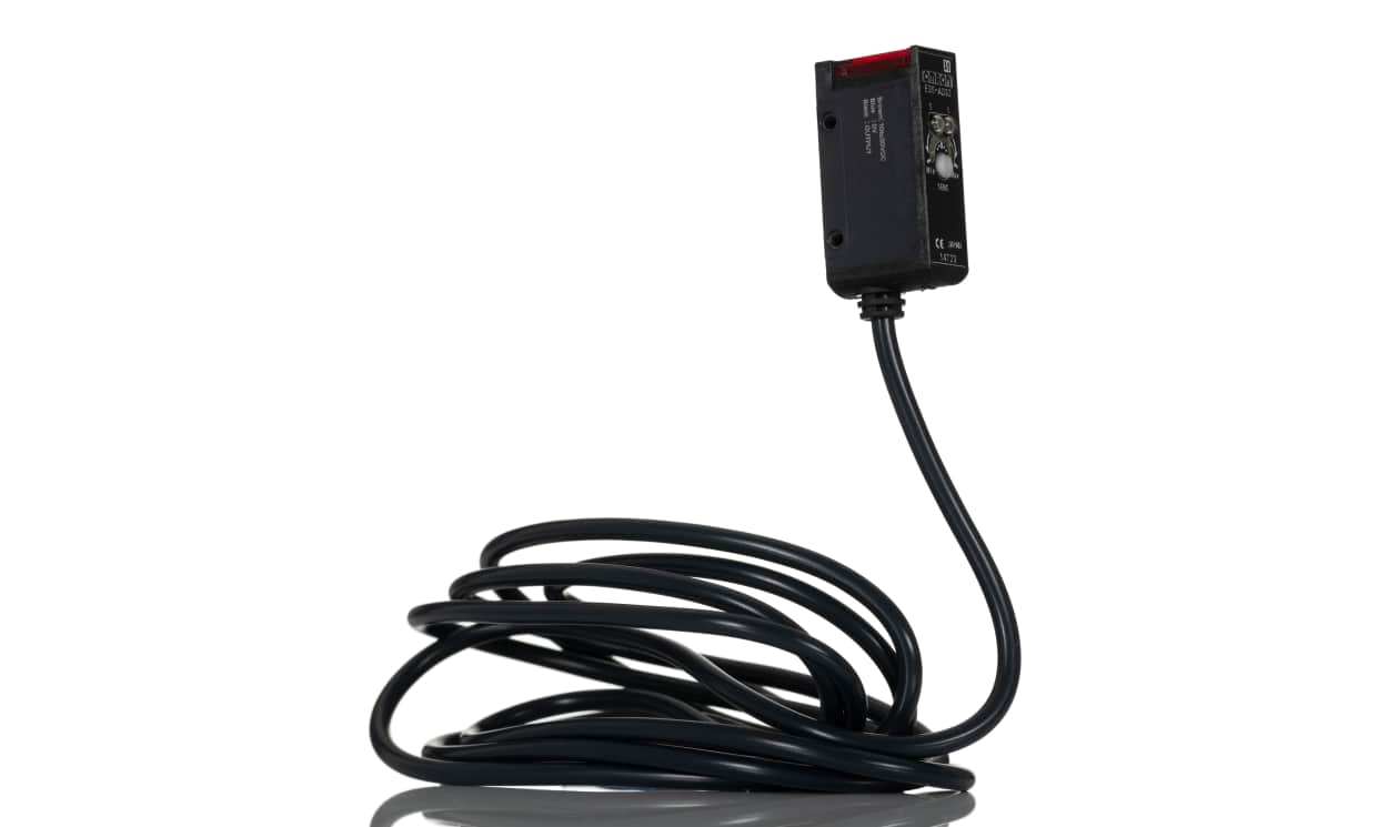 Omron E3SAD32, Diffuse Photoelectric Sensor, Block Sensor, 700 mm Detection Range