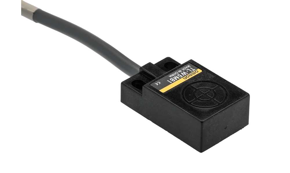 Omron TL-W5MB1 5M, Inductive Block Proximity Sensor, 5 mm Detection, PNP NO, 12 → 24 V dc