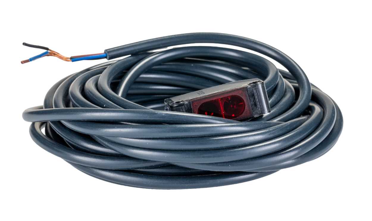 Omron E3Z-R81 5M, Retroreflective Photoelectric Sensor, Rectangular Sensor, 4 m Detection Range