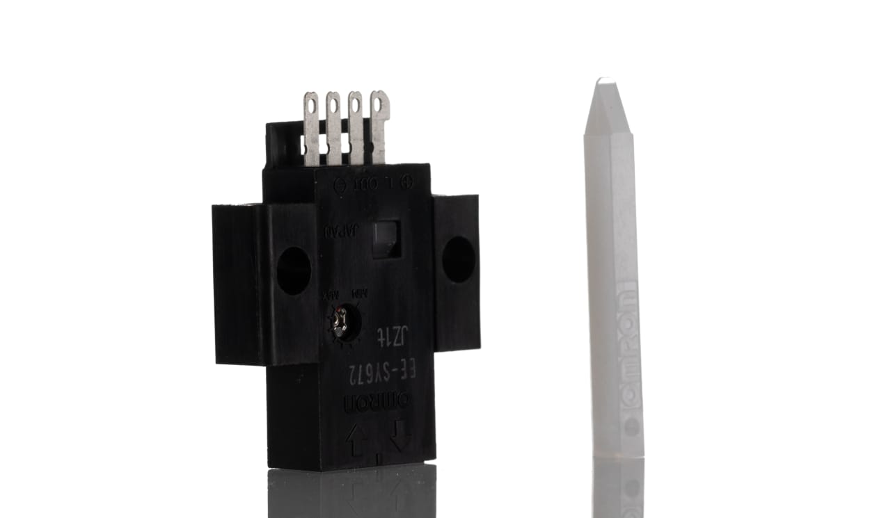 Omron EE-SY672, Retroreflective Photoelectric Sensor, Block Sensor, 1 mm → 5 mm Detection Range