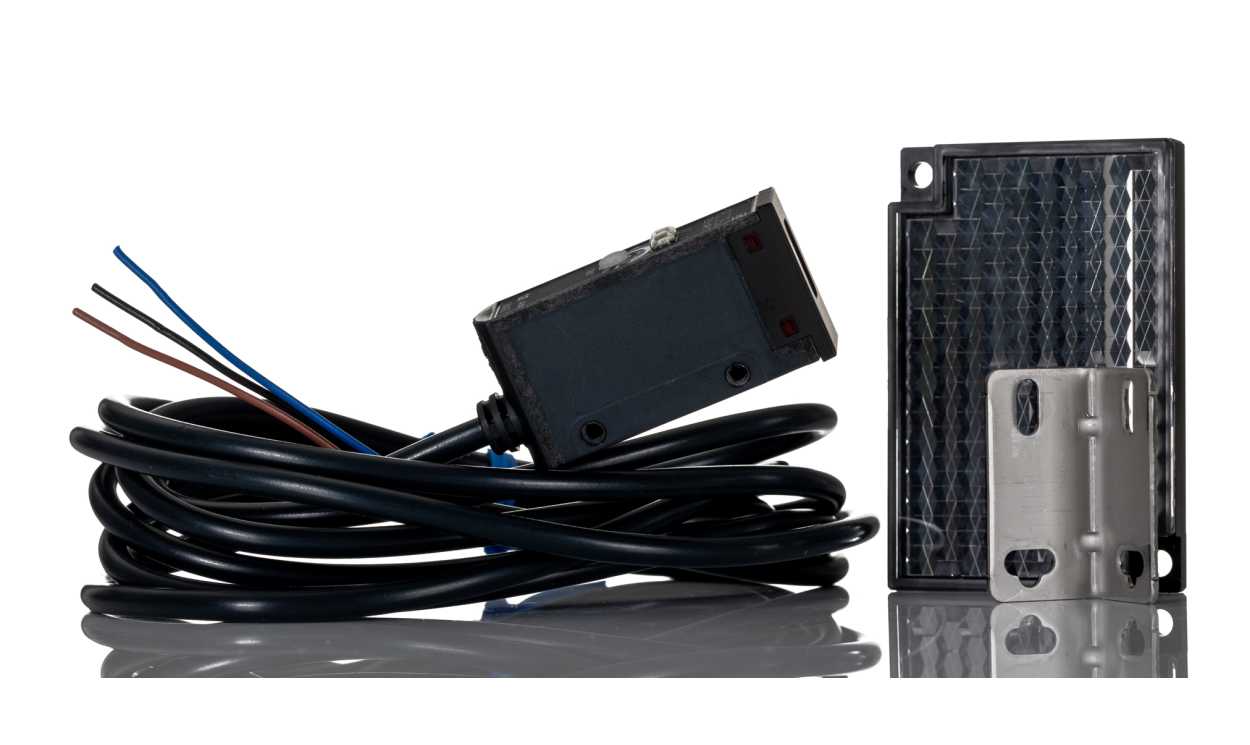 Omron E3S-AR11, Retroreflective Photoelectric Sensor, Block Sensor, 100 mm → 2 m Detection Range