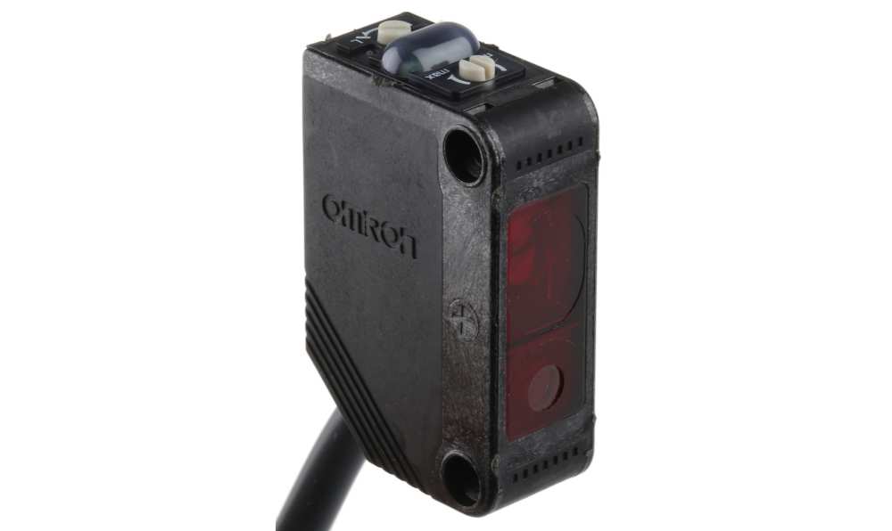 Omron E3ZLL812M, Background Suppression Distance Sensor, Block Sensor, 20 mm → 300 mm Detection Range