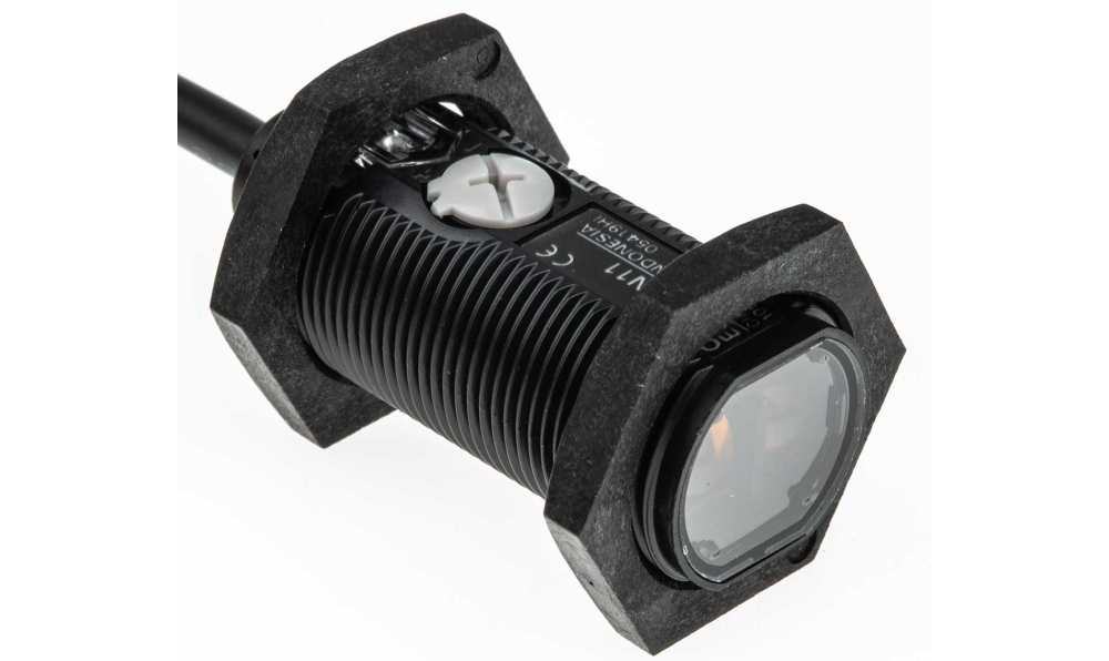 Omron E3FA-RN11 2M, Retroreflective Photoelectric Sensor, Barrel Sensor, 100 mm → 4 m Detection Range