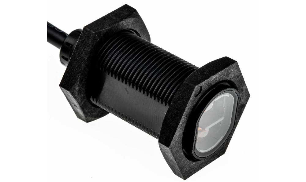 Omron E3FADP132M, Diffuse Photoelectric Sensor, Barrel Sensor, 1 m Detection Range