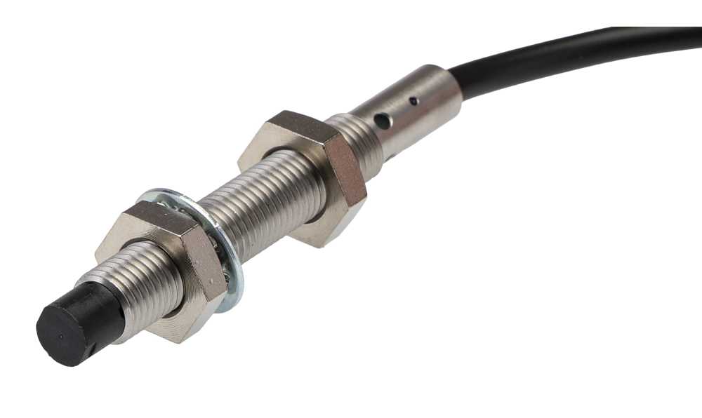 Omron E2B-S08LN04-WP-B1 2M, Inductive Threaded Barrel Proximity Sensor, M8, 4 mm Detection, PNP NO, 12 → 24 V dc