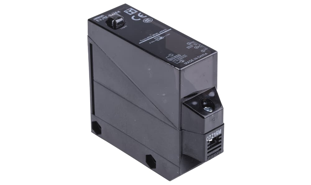 Omron E3JM-R4M4, Retroreflective Photoelectric Sensor, Block Sensor, 4 m Detection Range