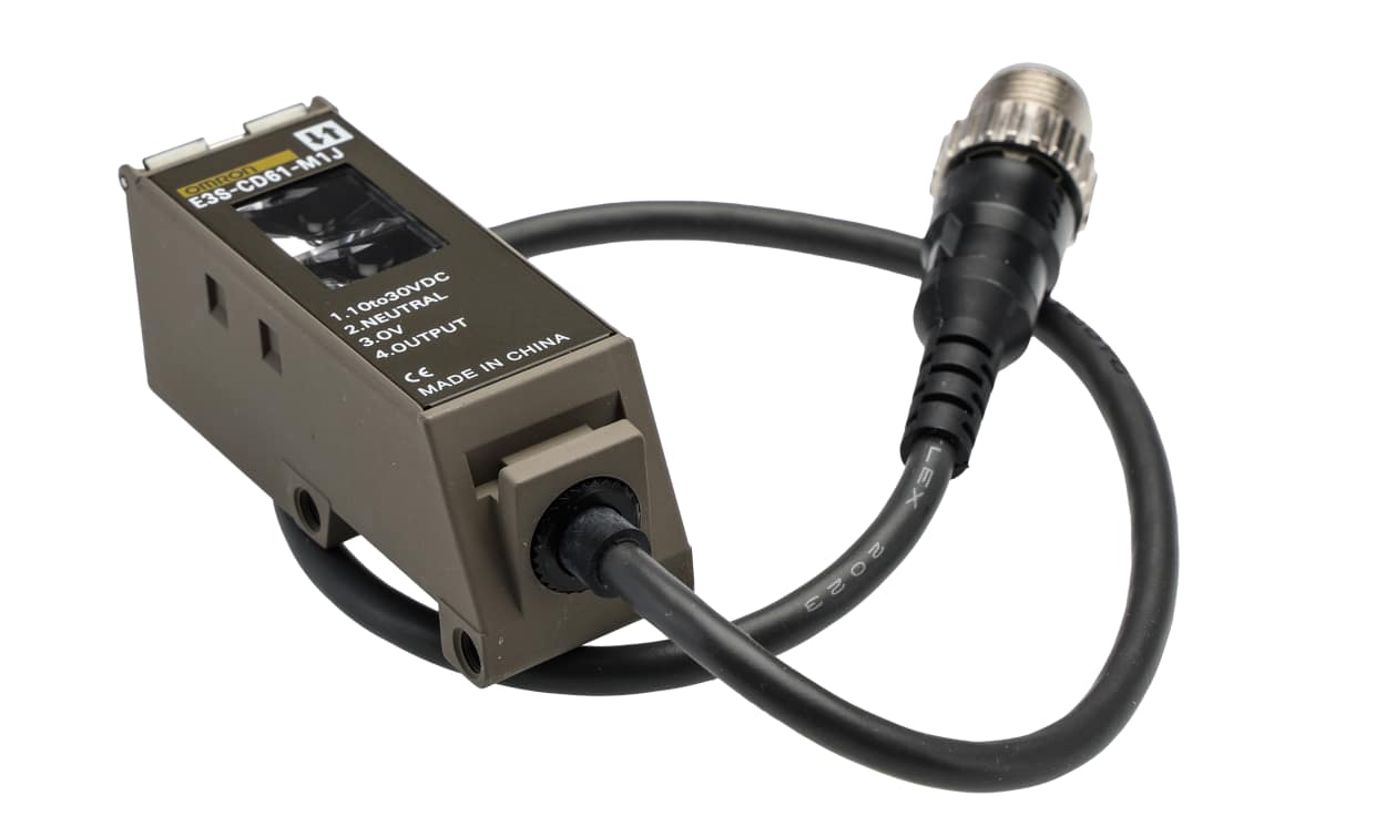 Omron E3S-CD61-M1J 0.3M, Diffuse Photoelectric Sensor, Block Sensor, 700 mm Detection Range