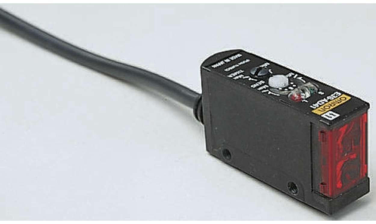 Omron E3SAT31, Through Beam Photoelectric Sensor, Block Sensor, 7 m Detection Range