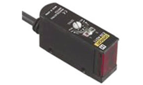 Omron E3S-AD13, Diffuse Photoelectric Sensor, Block Sensor, 100 mm Detection Range