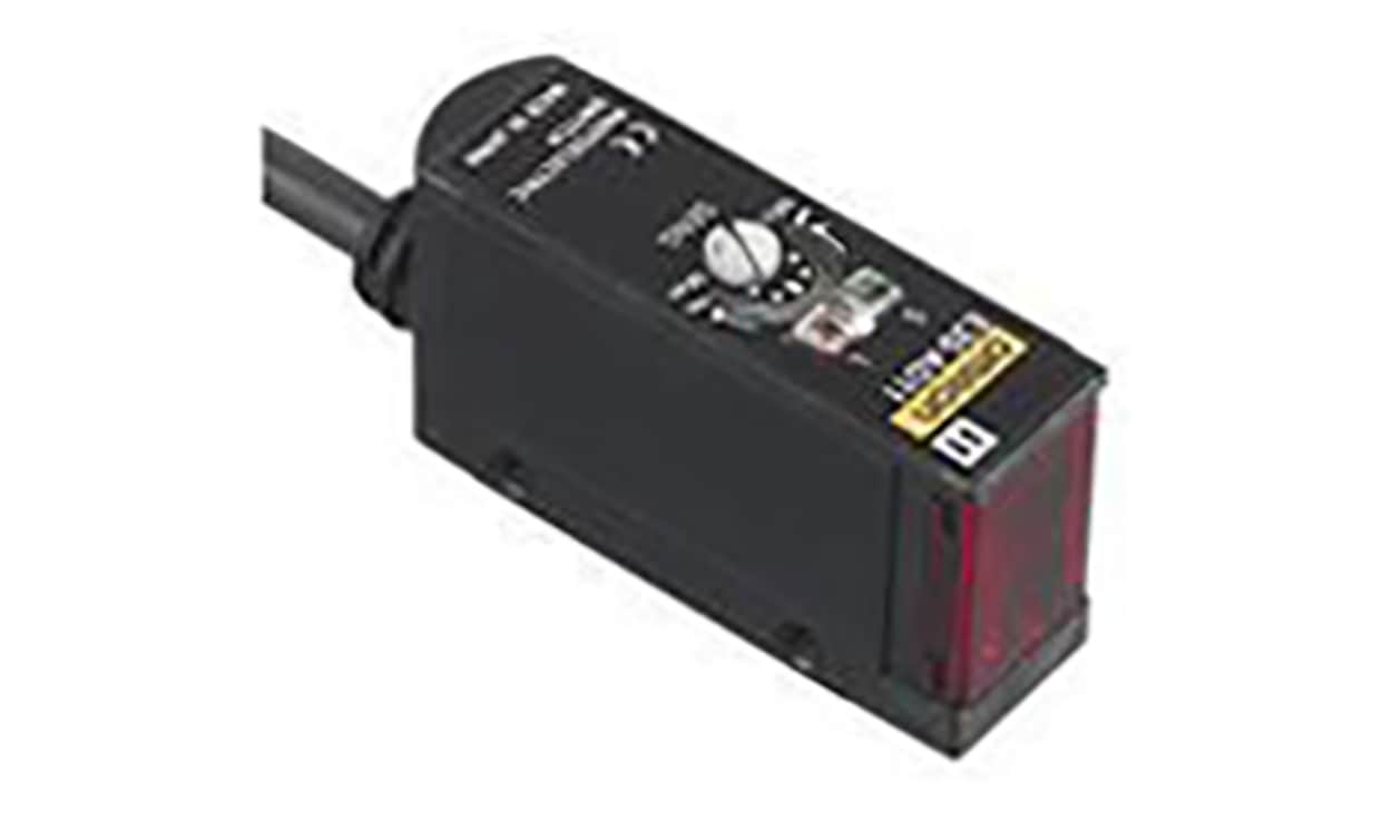 Omron E3S-AD63, Diffuse Photoelectric Sensor, Block Sensor, 100 mm Detection Range