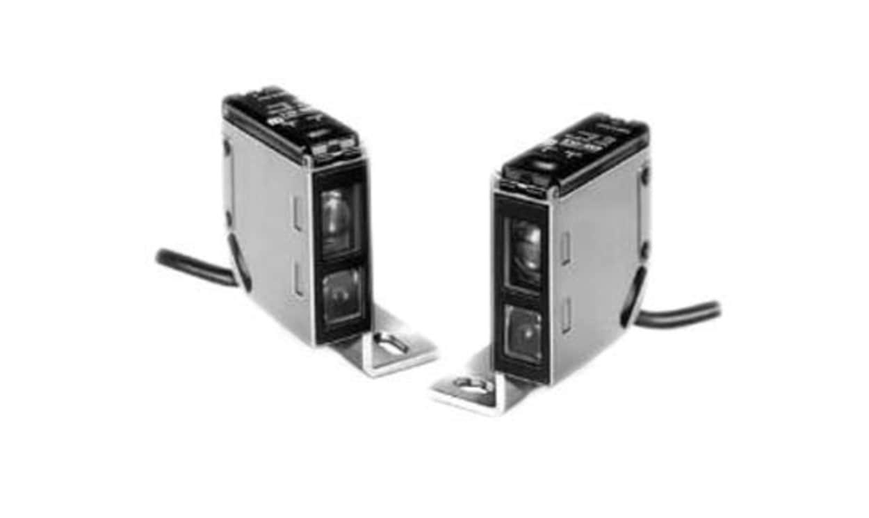 Omron E3S-LS20XB4, Diffuse Photoelectric Sensor, Barrel Sensor, 50 mm → 250 mm Detection Range