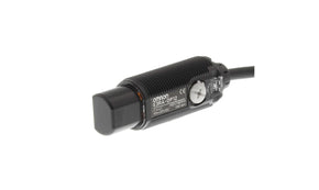 Omron E3RA-DP12 2M, Diffuse Photoelectric Sensor, Barrel Sensor, 300 mm Detection Range