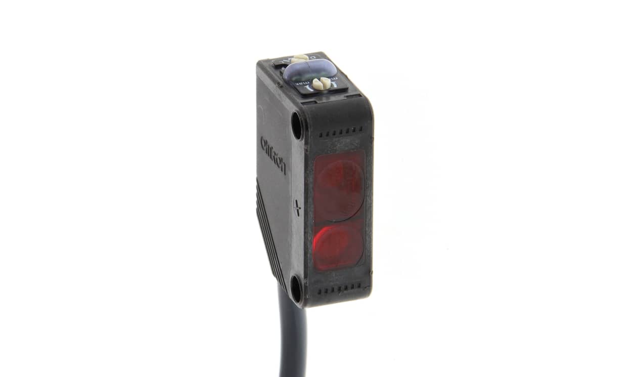 Omron E3Z-LS63 2M, Diffuse Photoelectric Sensor, 80 mm Detection Range