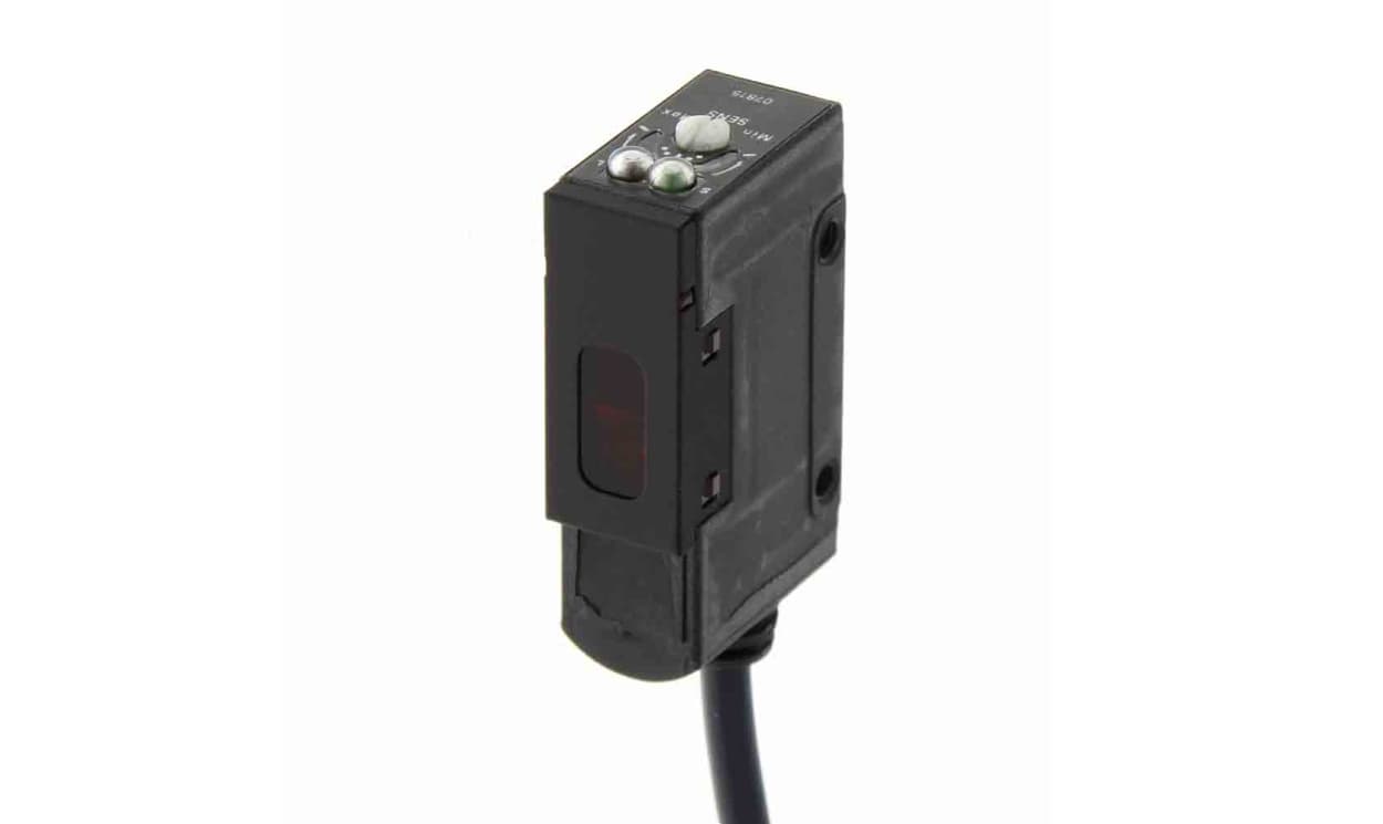 Omron E3S-AR81, Retroreflective Photoelectric Sensor, Block Sensor, 2 m Detection Range