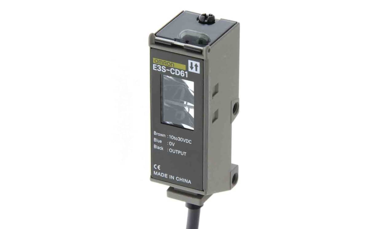Omron E3S-CD61 2M, Diffuse Photoelectric Sensor, Block Sensor, 700 mm Detection Range