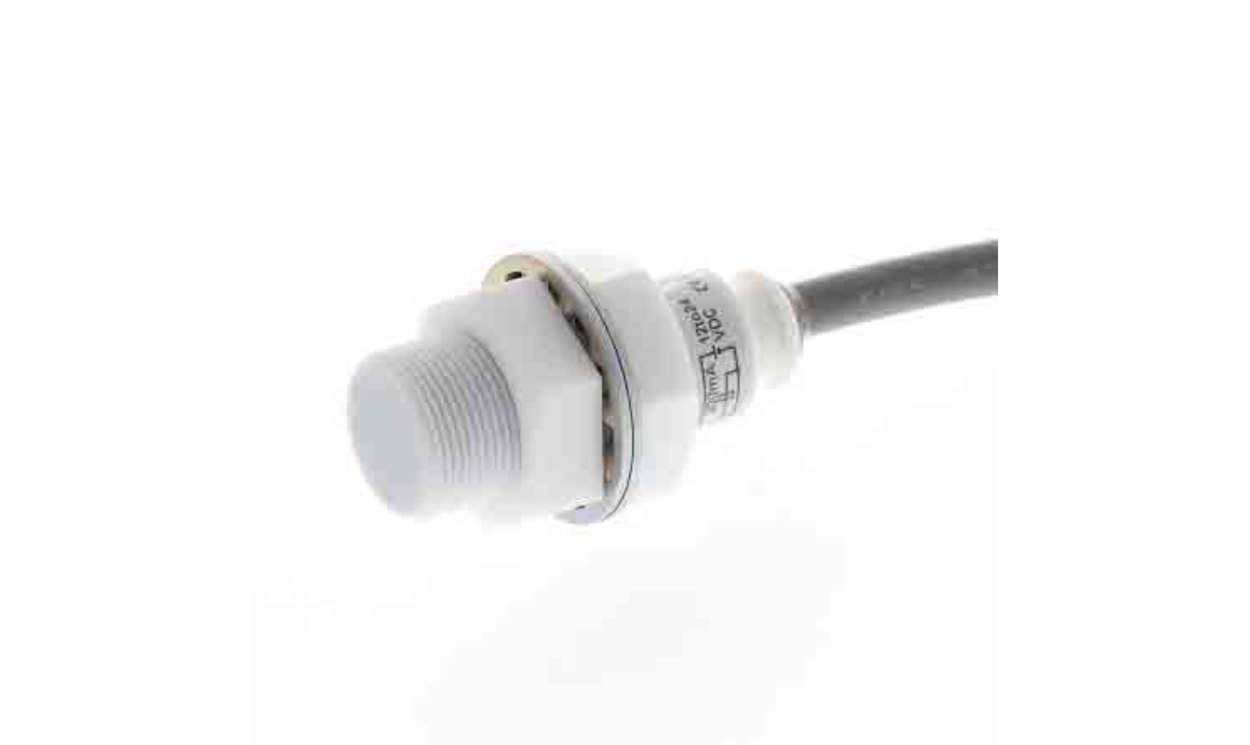 Omron E2FQ-X5F1, Inductive Threaded Barrel Proximity Sensor, M18, 5 mm Detection, PNP NO, 12 → 24 V dc