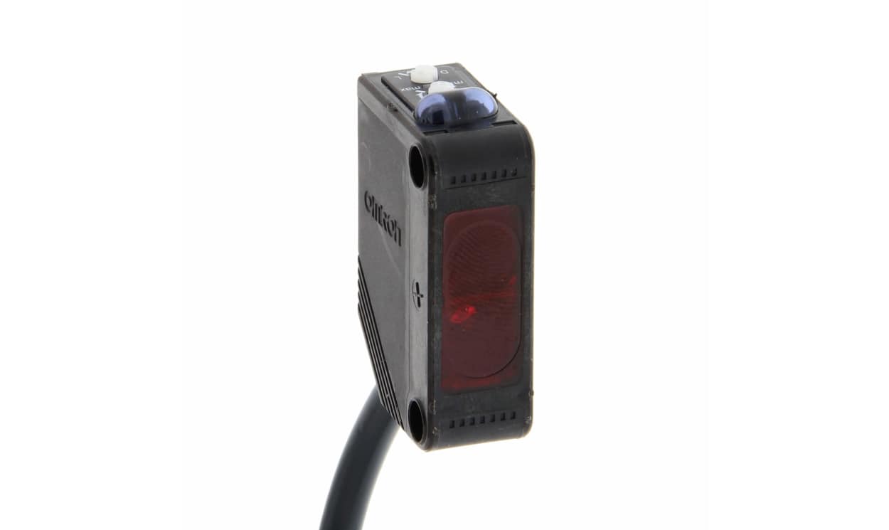 Omron E3Z-D81 2M, Diffuse Photoelectric Sensor, Rectangular Sensor, 100 mm Detection Range - generaltechuae