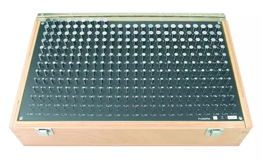 Mitutoyo 926-210 | Cylindrical Measuring Pin DIN 2269 | Incremental Set | Series 926 | Pieces 273 | Grade 1 | Hardness HRC 60 to 62 | Mass 7.335 kg